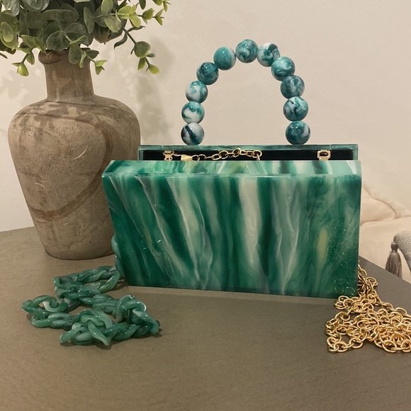 Acrylic Green clutch - Picture 2 of 3